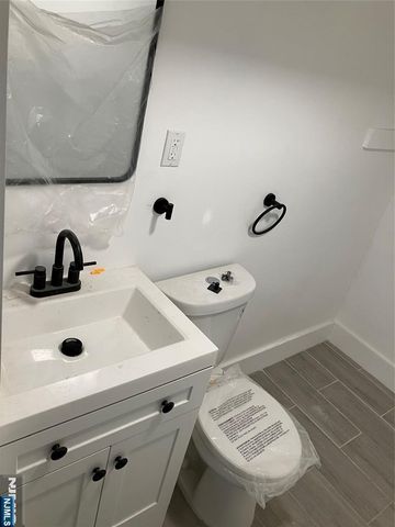 445 17th Street, Newark, NJ 07103