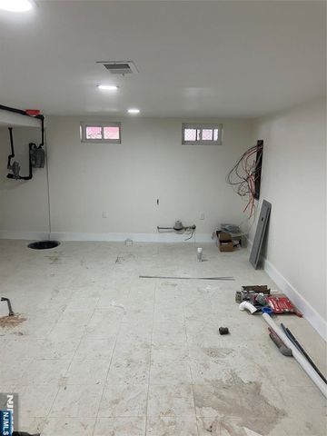 445 17th Street, Newark, NJ 07103