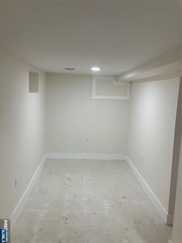 445 17th Street, Newark, NJ 07103