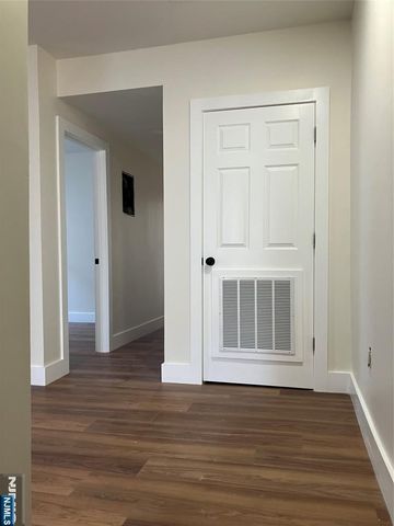 445 17th Street, Newark, NJ 07103