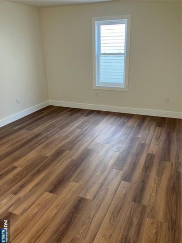 445 17th Street, Newark, NJ 07103