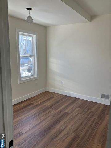 445 17th Street, Newark, NJ 07103