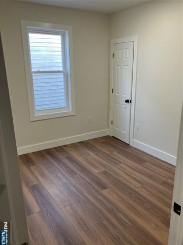 445 17th Street, Newark, NJ 07103