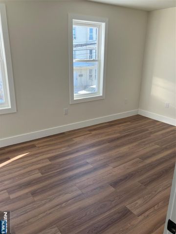 445 17th Street, Newark, NJ 07103