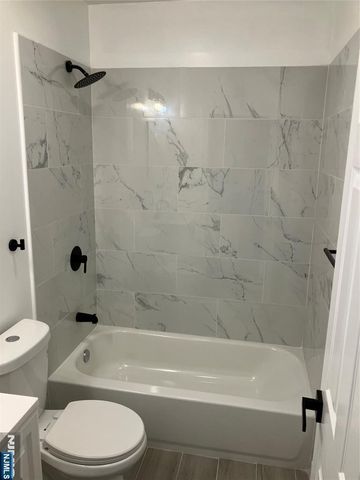 445 17th Street, Newark, NJ 07103