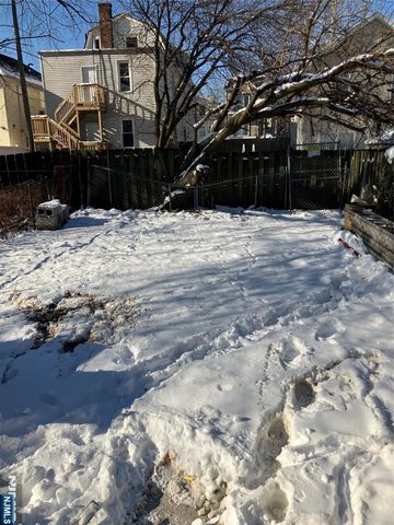 445 17th Street, Newark, NJ 07103