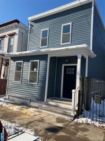 445 17th Street, Newark, NJ 07103