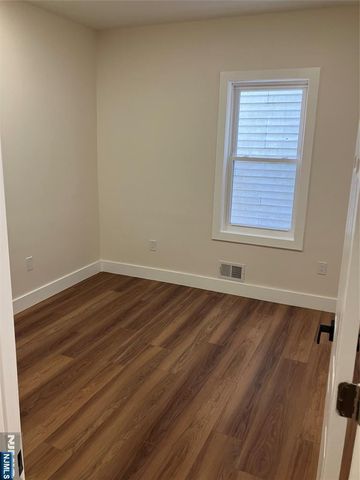 445 17th Street, Newark, NJ 07103