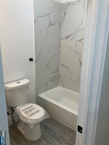 445 17th Street, Newark, NJ 07103