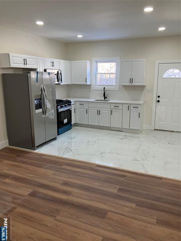 445 17th Street, Newark, NJ 07103