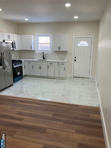 445 17th Street, Newark, NJ 07103