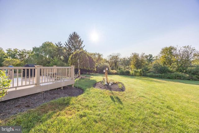 24 BROOKFIELD DR, Fleetwood, PA 19522