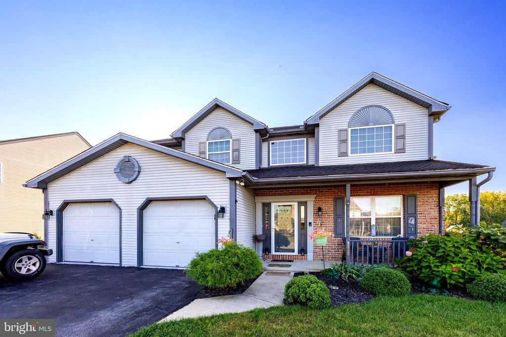 24 BROOKFIELD DR, Fleetwood, PA 19522