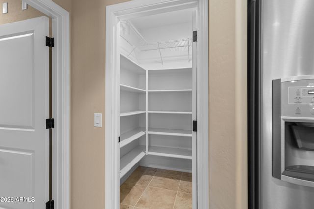 2327 E HARWELL Road, Phoenix, AZ 85042