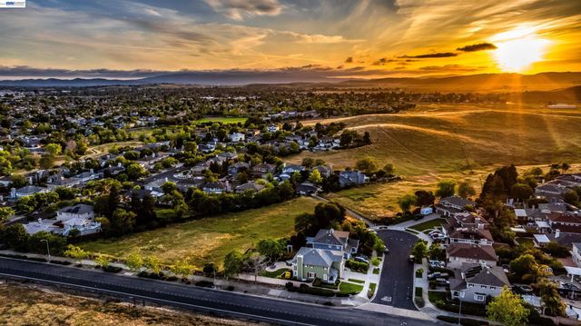 6997 Blue Grass Ct, Livermore, CA 94551
