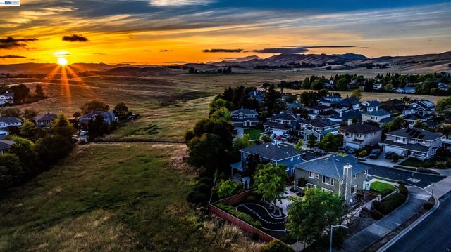 6997 Blue Grass Ct, Livermore, CA 94551