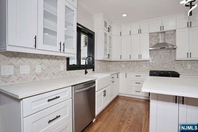 21 E Clinton Avenue, Bergenfield, NJ 07621