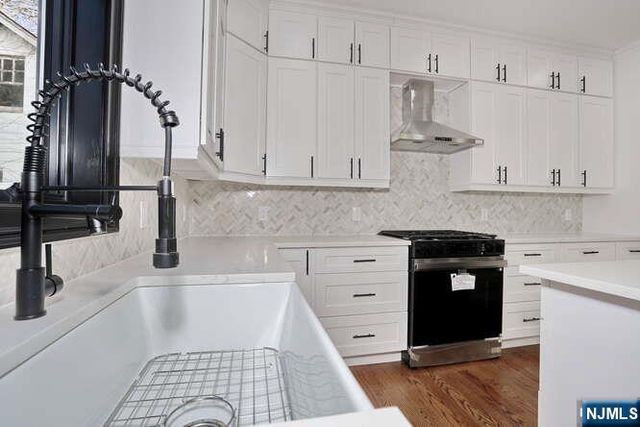 21 E Clinton Avenue, Bergenfield, NJ 07621