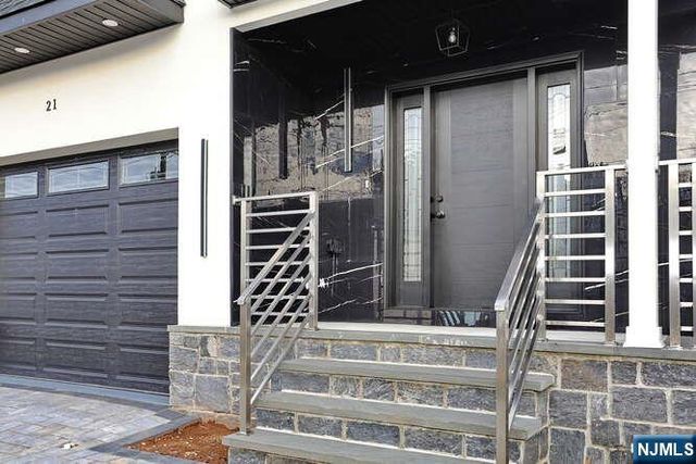 21 E Clinton Avenue, Bergenfield, NJ 07621