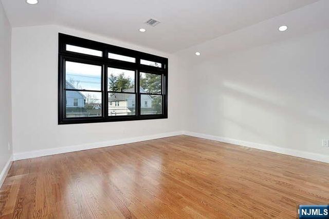 21 E Clinton Avenue, Bergenfield, NJ 07621