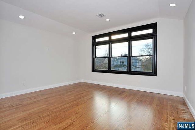 21 E Clinton Avenue, Bergenfield, NJ 07621