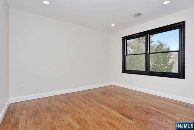 21 E Clinton Avenue, Bergenfield, NJ 07621