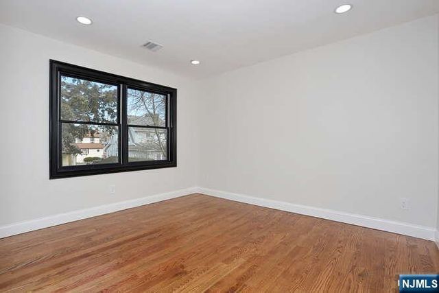 21 E Clinton Avenue, Bergenfield, NJ 07621