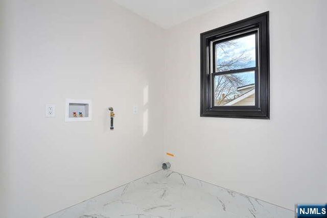 21 E Clinton Avenue, Bergenfield, NJ 07621