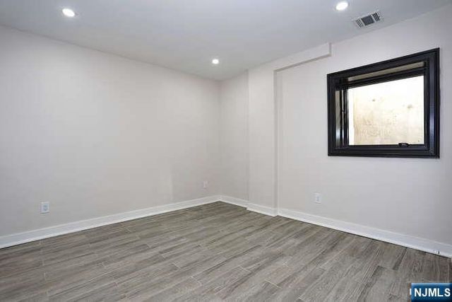 21 E Clinton Avenue, Bergenfield, NJ 07621