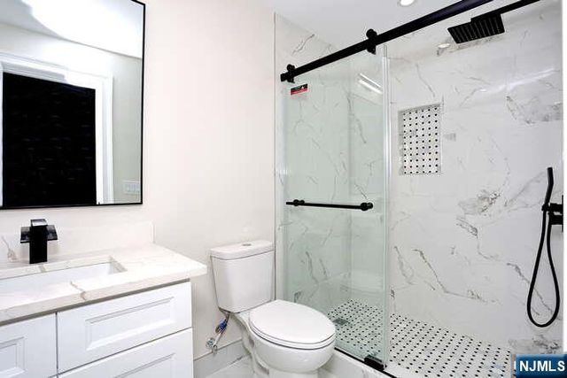 21 E Clinton Avenue, Bergenfield, NJ 07621