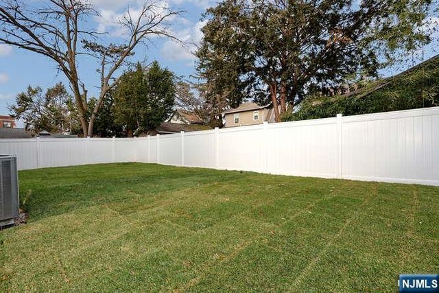 21 E Clinton Avenue, Bergenfield, NJ 07621