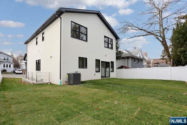 21 E Clinton Avenue, Bergenfield, NJ 07621