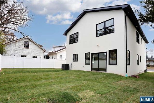 21 E Clinton Avenue, Bergenfield, NJ 07621