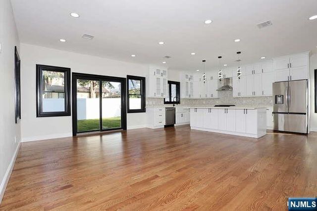 21 E Clinton Avenue, Bergenfield, NJ 07621