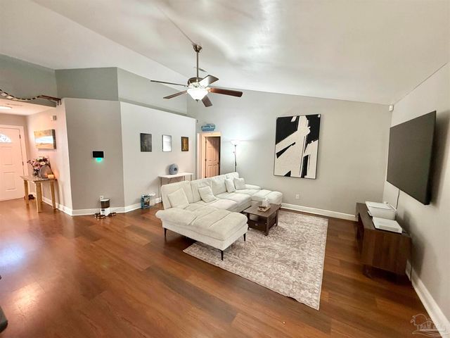 3101 Lost Creek Dr, Cantonment, FL 32533