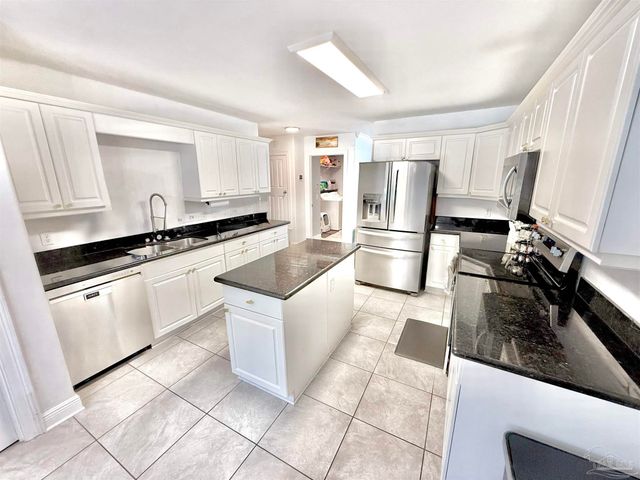 3101 Lost Creek Dr, Cantonment, FL 32533