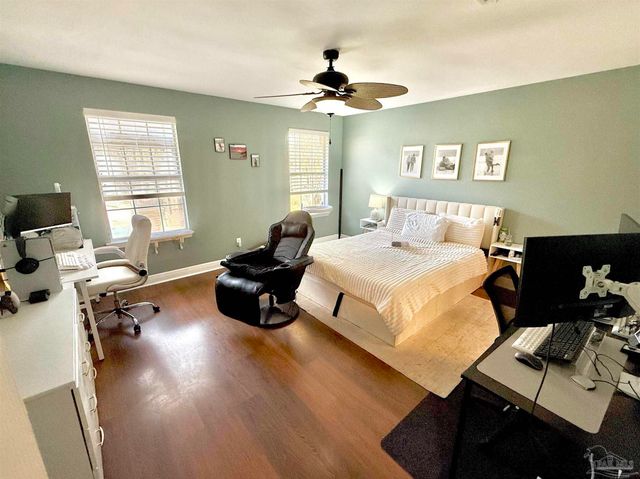 3101 Lost Creek Dr, Cantonment, FL 32533