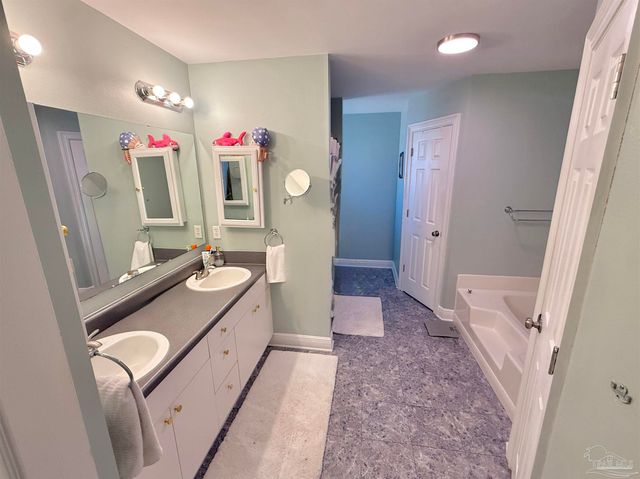 3101 Lost Creek Dr, Cantonment, FL 32533