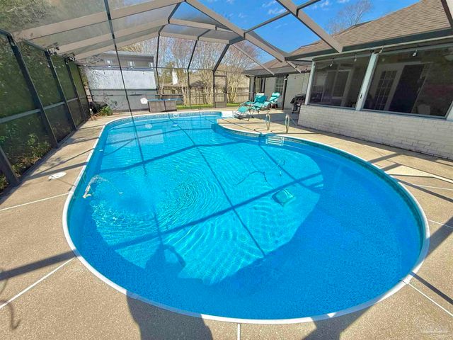 3101 Lost Creek Dr, Cantonment, FL 32533