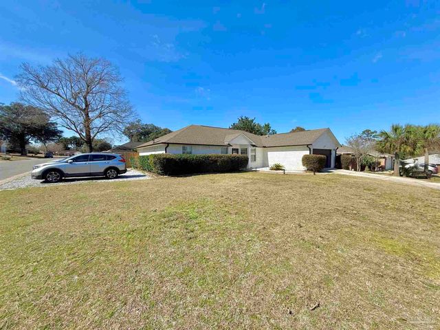 3101 Lost Creek Dr, Cantonment, FL 32533
