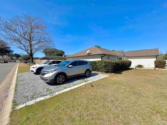 3101 Lost Creek Dr, Cantonment, FL 32533