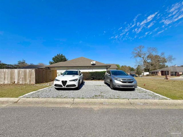 3101 Lost Creek Dr, Cantonment, FL 32533