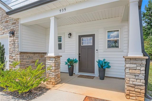 935 Cannon Crossing Circle, Greensboro, NC 27410