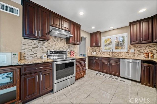 233 N Basilio, San Dimas, CA 91773