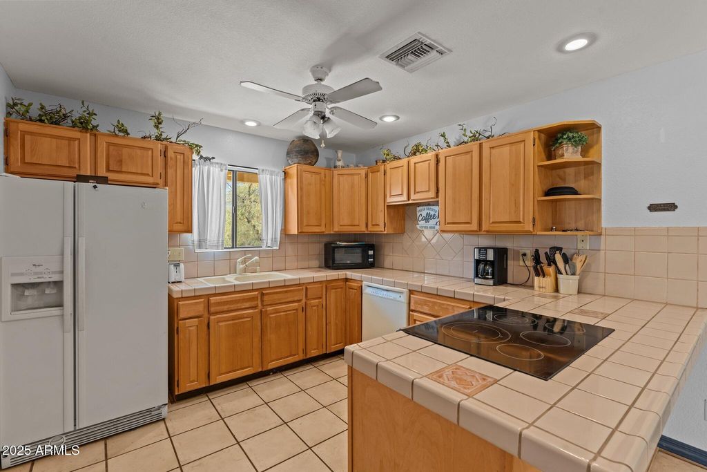 Image 10 of property listing at 785 Santa Fe Drive, Wickenburg, AZ 85390