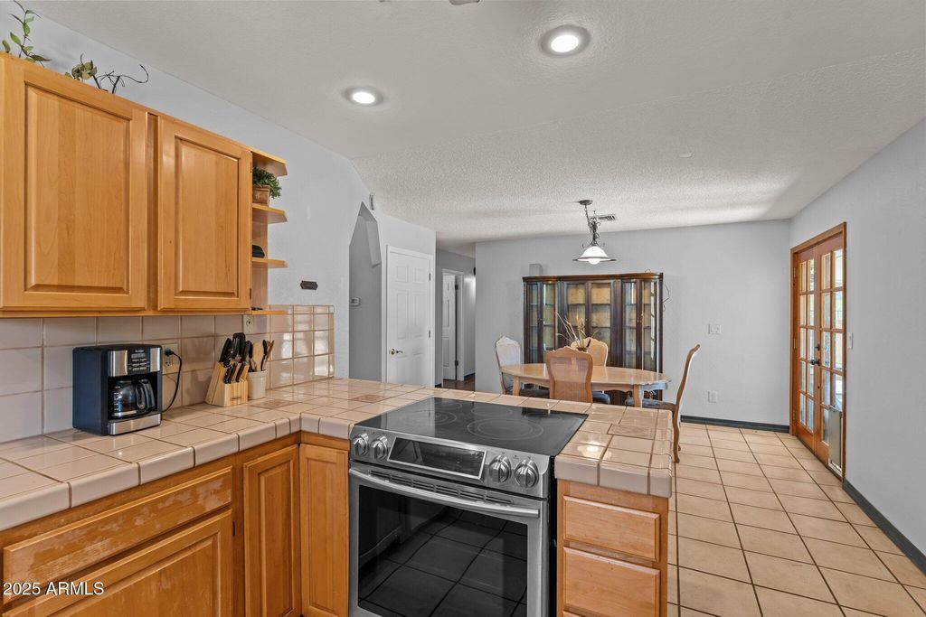 Image 12 of property listing at 785 Santa Fe Drive, Wickenburg, AZ 85390