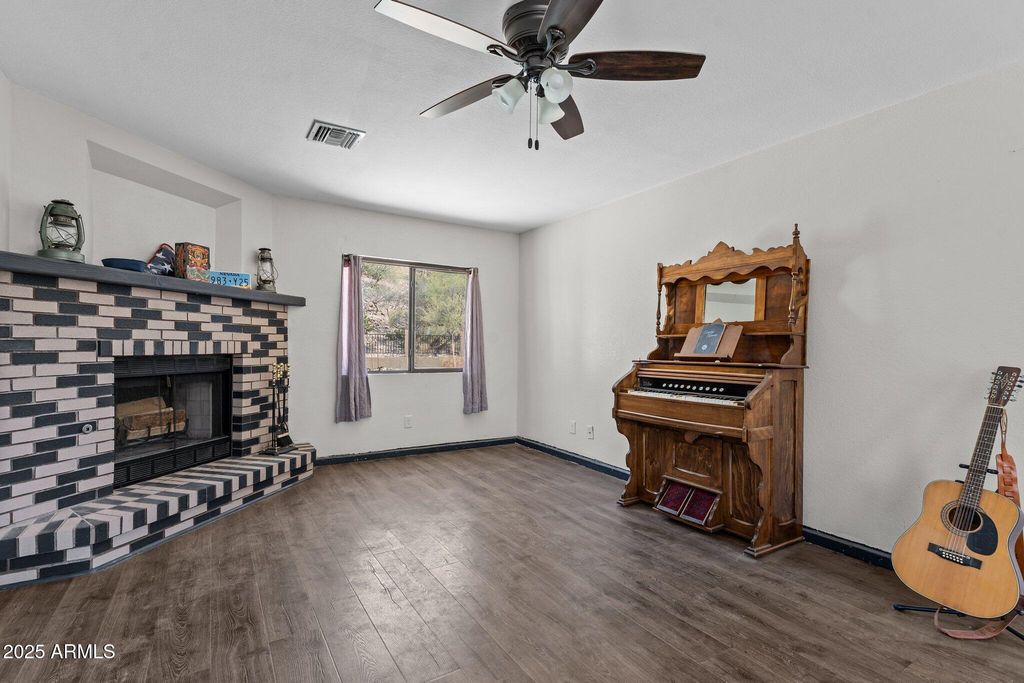 Image 20 of property listing at 785 Santa Fe Drive, Wickenburg, AZ 85390