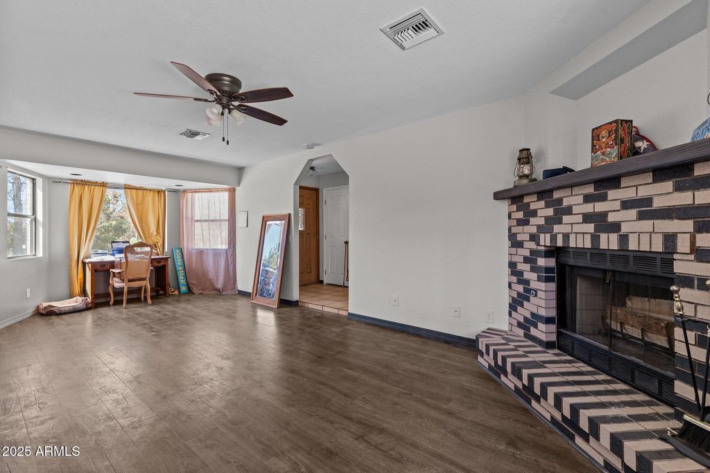 Image 21 of property listing at 785 Santa Fe Drive, Wickenburg, AZ 85390