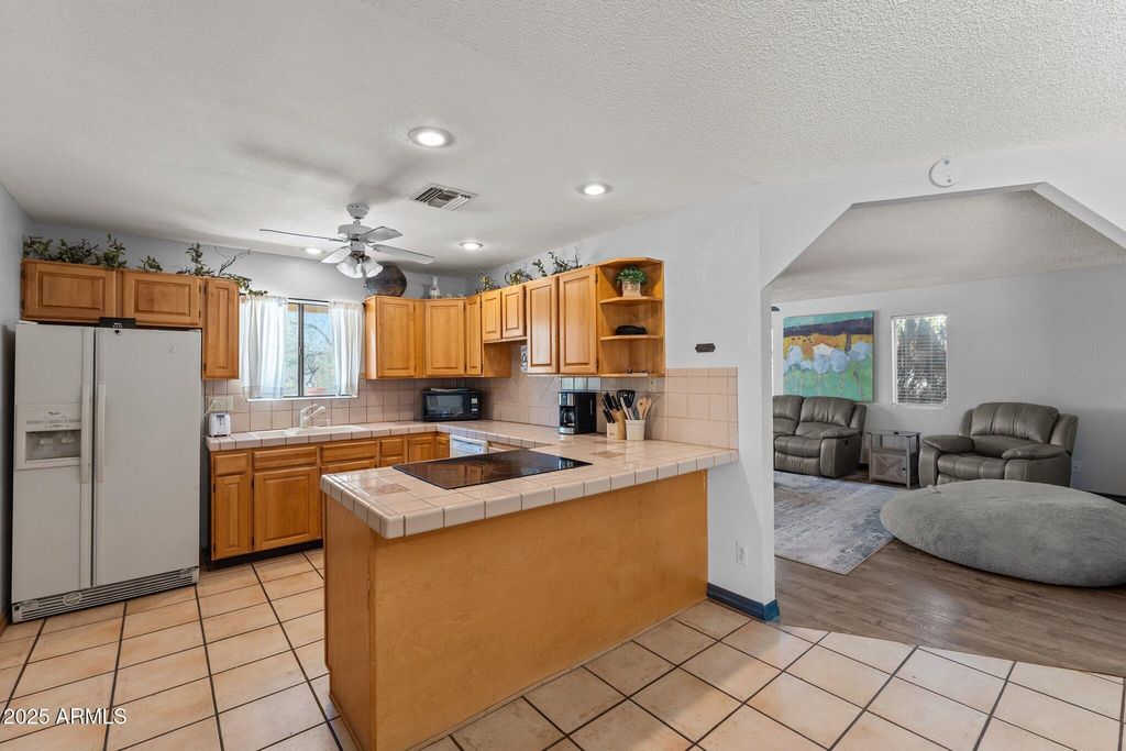 Image 8 of property listing at 785 Santa Fe Drive, Wickenburg, AZ 85390