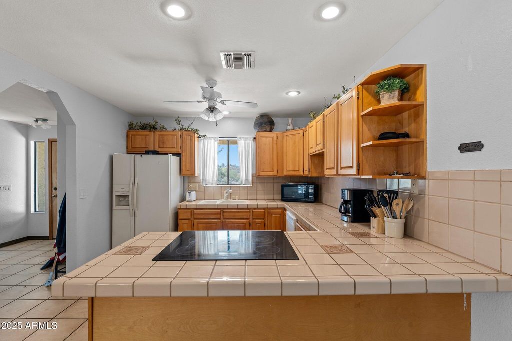 Image 9 of property listing at 785 Santa Fe Drive, Wickenburg, AZ 85390